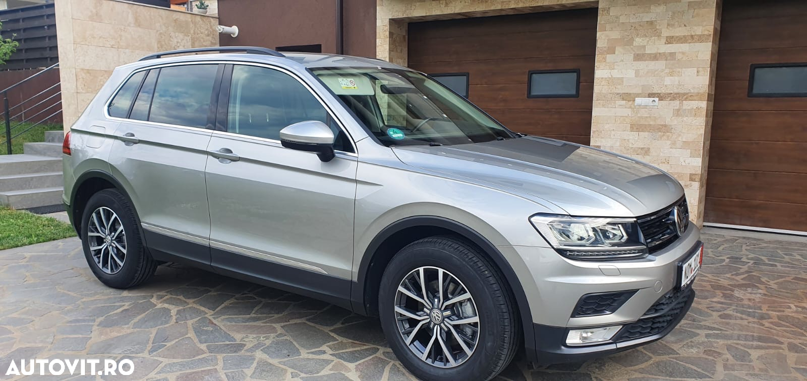 Volkswagen Tiguan - 11