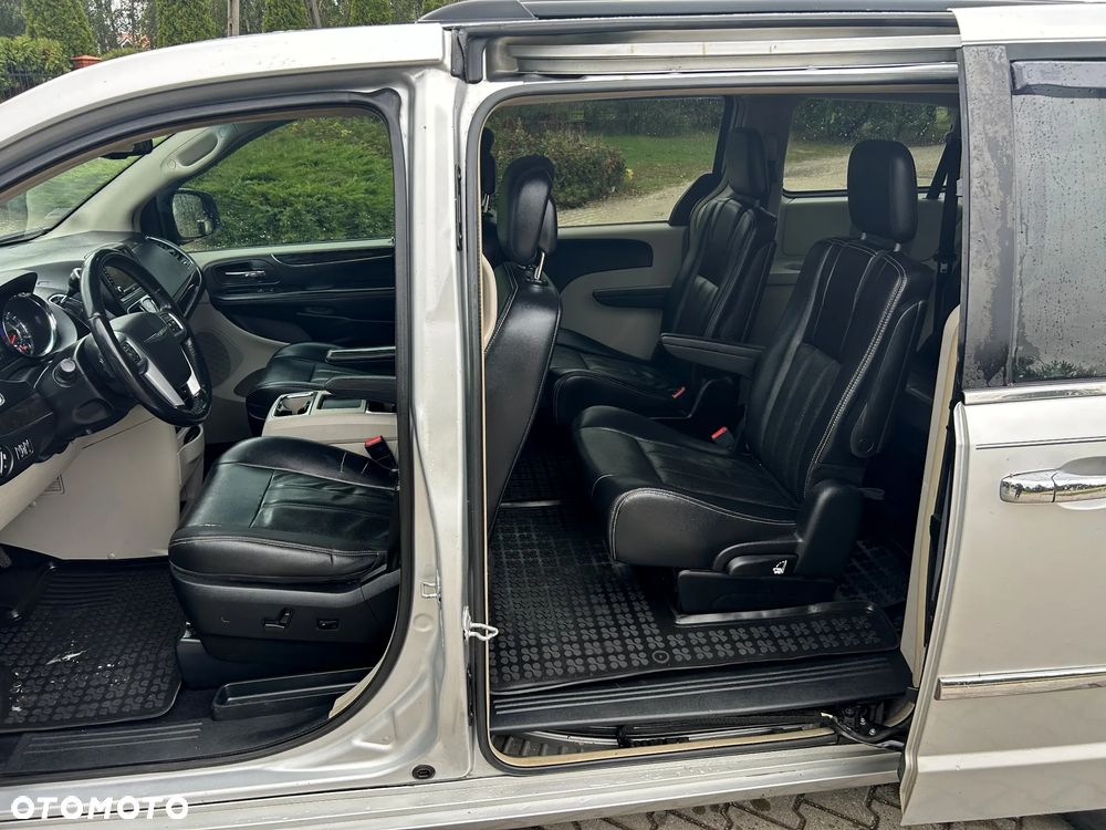 Chrysler Town & Country 3.6 Limited - 7
