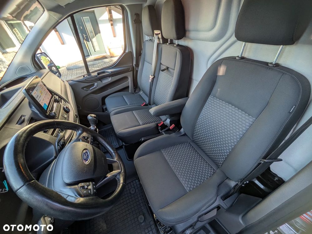 Ford TRANSIT CUSTOM - 11