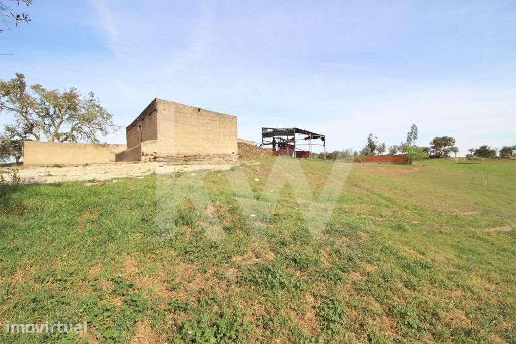RUINA IMPLANTADA NUM TERRENO COM 6 500 M2, ZONA TRANQUILA,  ALDEIA DOS - Grande imagem: 4/21