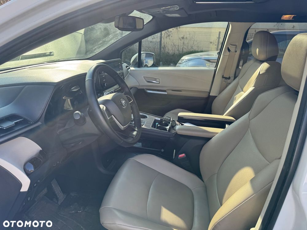 Toyota Sienna - 7