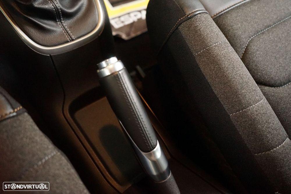 Citroën C3 1.2 PureTech Shine - 32