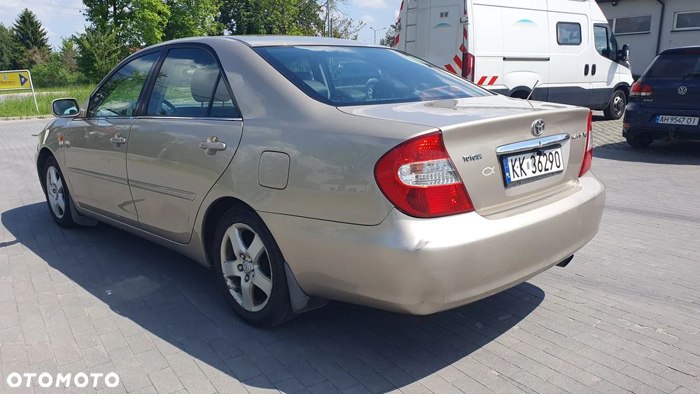 Toyota Camry 3.0 V6 - 16