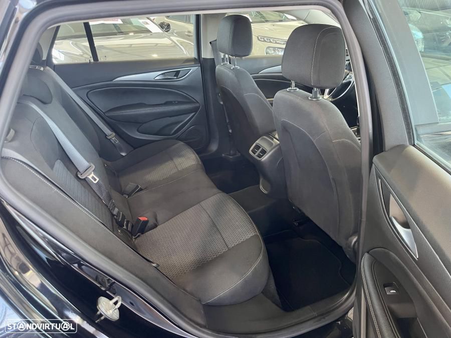 Opel Insignia Sports Tourer 1.5 D Business Edition — fotografia 23