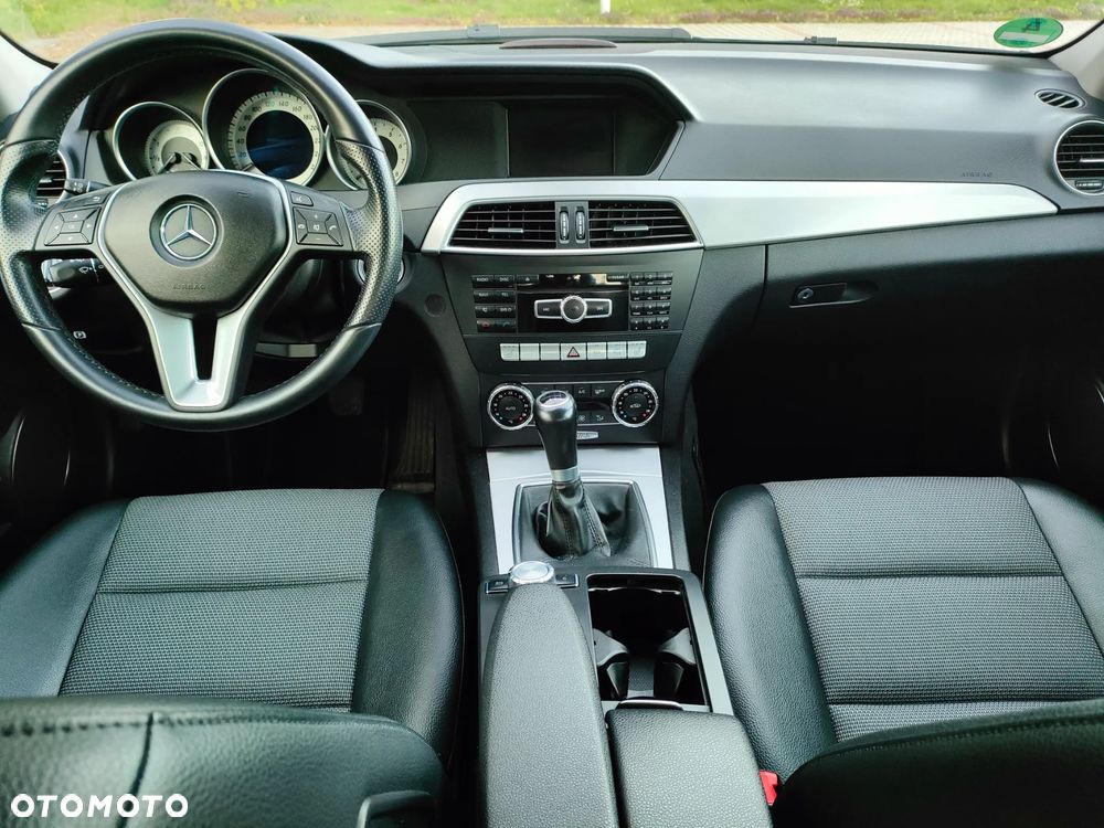 Mercedes-Benz Klasa C 180 CGI BlueEFFICIENCY Avantgarde - 13