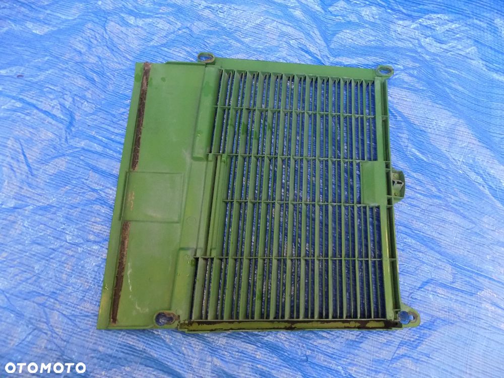 John Deere seria 6000, 6600 6800 6900 osłona boczna silnika maski kratka Lewa - 6