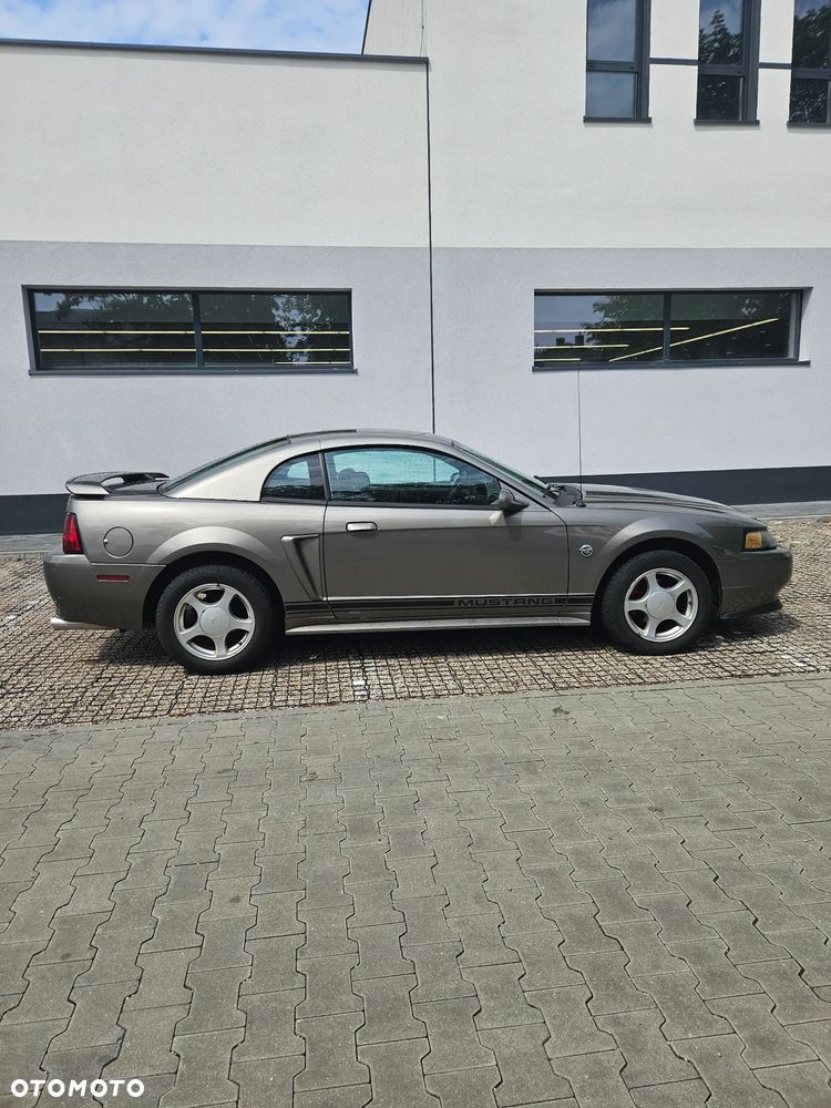 Ford Mustang 3.8 V6 - 4
