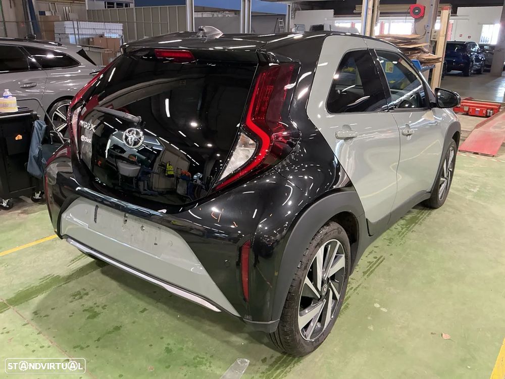 Toyota Aygo X S-CVT Black&White - 3