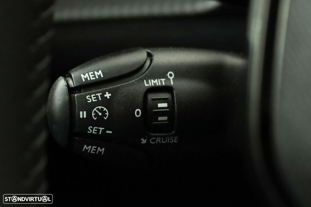 Peugeot 2008 1.2 PureTech Allure - 18