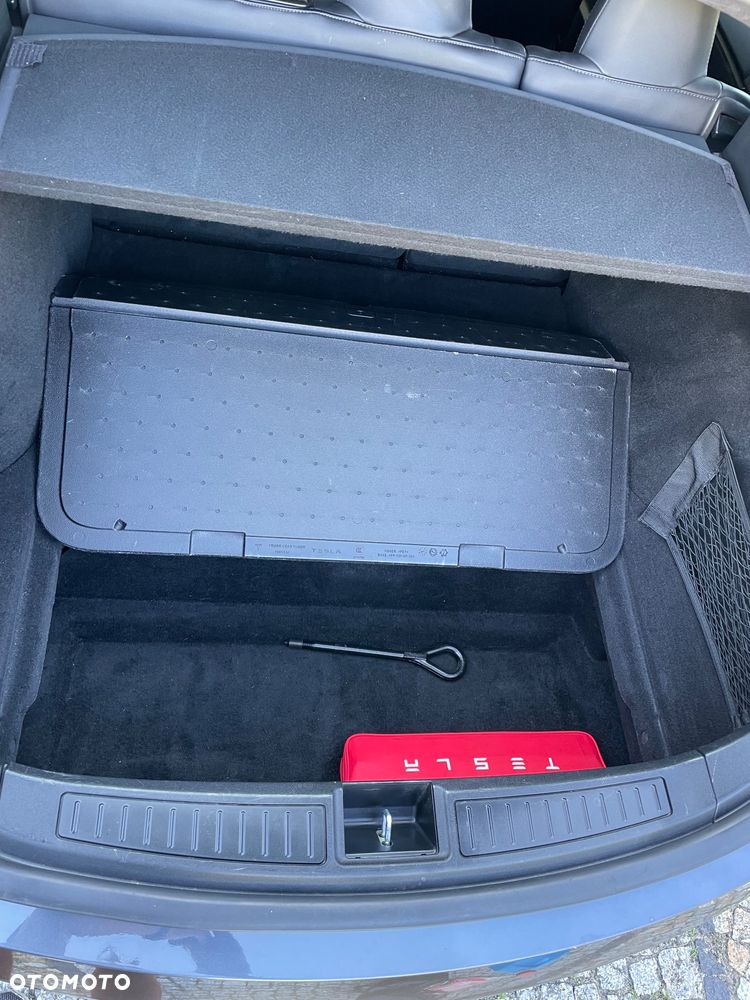 Tesla Model S - 8