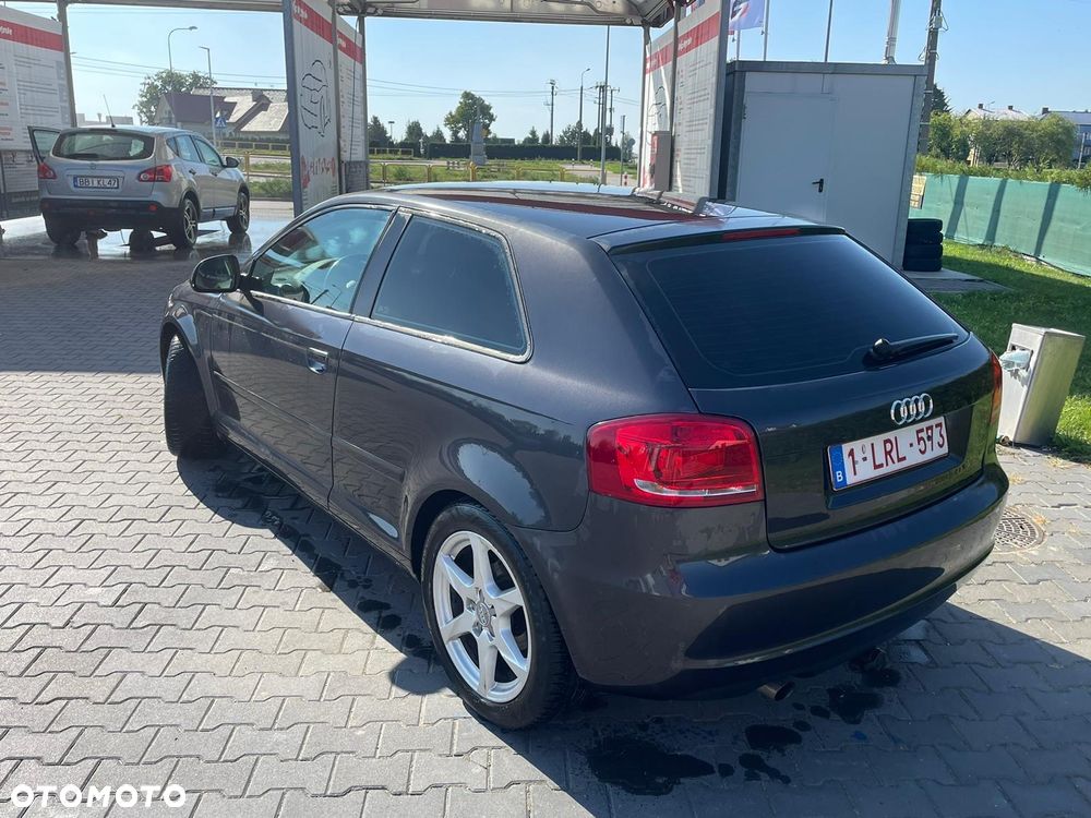 Audi A3 1.6 TDI S line Sportpaket - 2