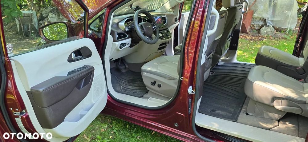 Chrysler Pacifica - 10