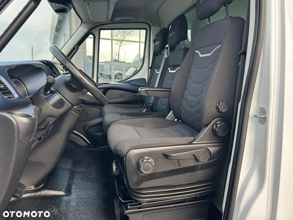 Iveco Daily 35C18 3.0 HPI Hi-Matic Kontener 8 palet + winda 1000kg + drzwi boczne **LED**Niski przebieg**Climatronic**Sprowadzony**2021R** - 13
