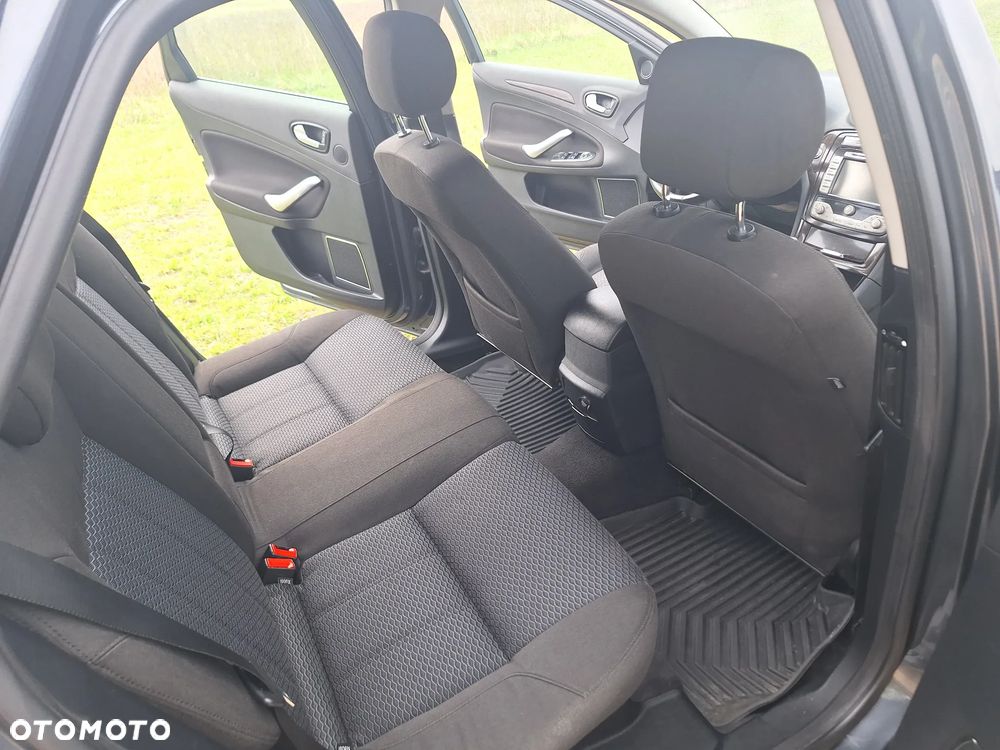 Ford Mondeo 2.0 TDCi Ghia - 14