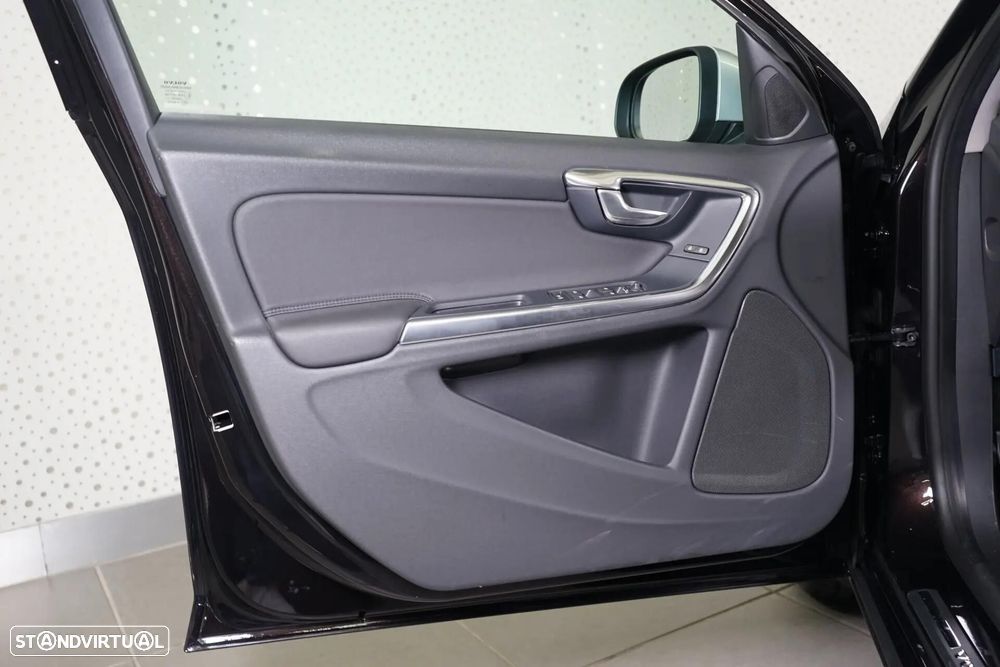 Volvo V60 1.6 D2 Momentum Eco - 19