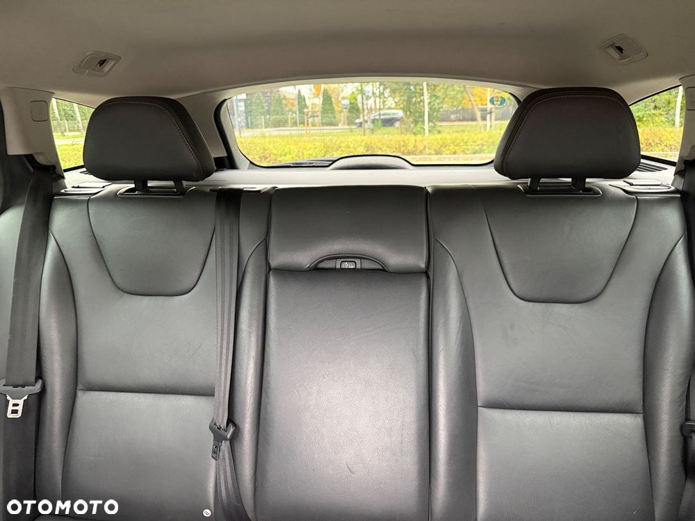 Volvo V60 Cross Country - 23