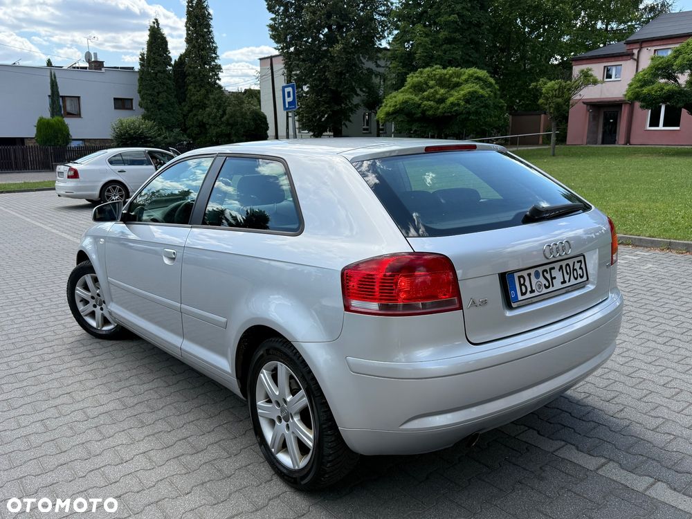 Audi A3 3-drzwiowe 1.6 Attraction - 4