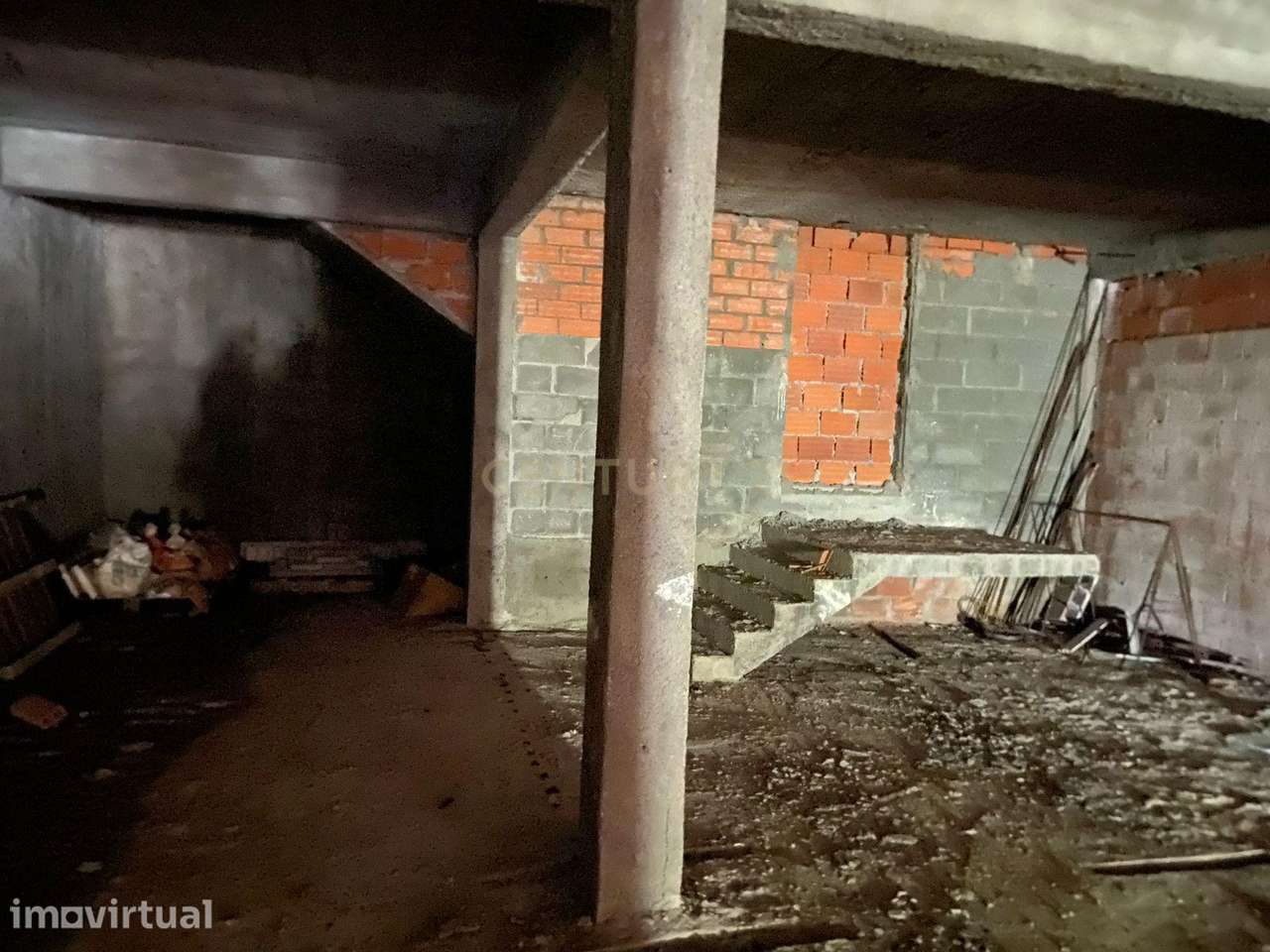 Terreno para Construção com Edificação Inacabada e Projeto Anteriormen - Grande imagem: 2/8