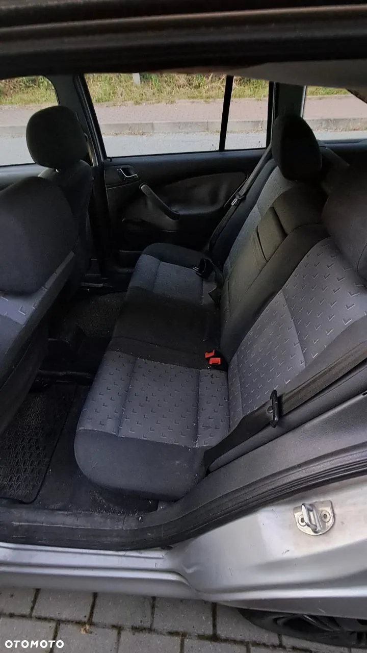 Skoda Octavia 1.6 Ambiente - 10