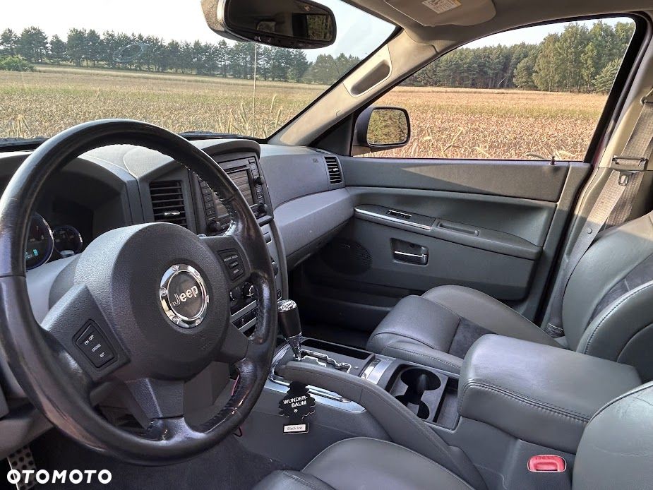 Jeep Grand Cherokee - 35