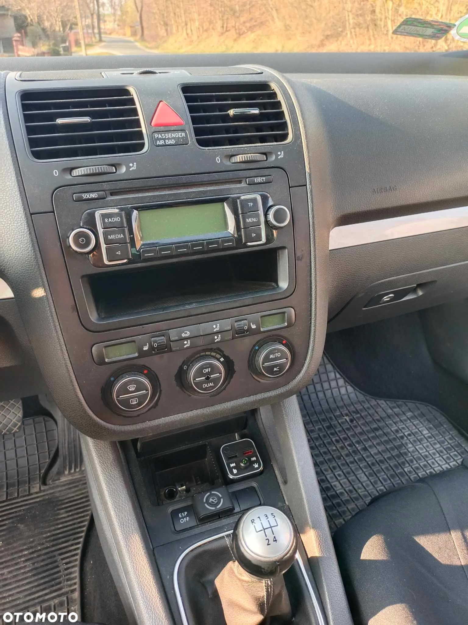 Volkswagen Golf - 6