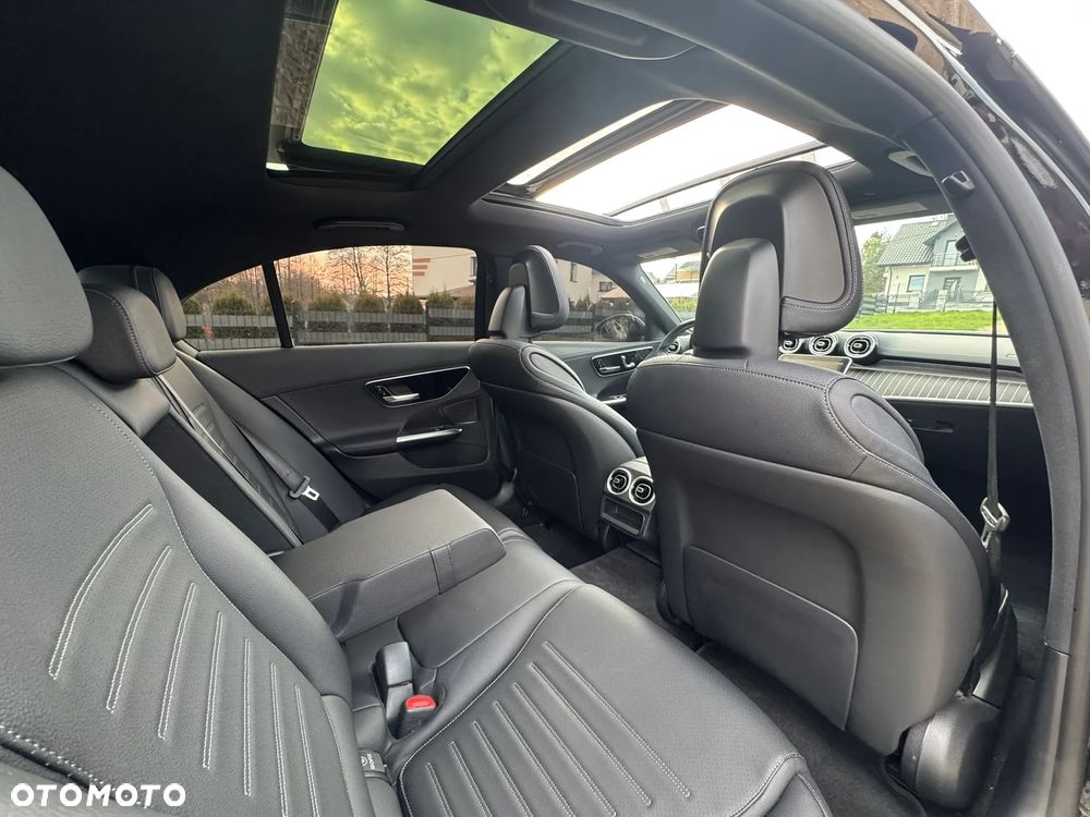 Mercedes-Benz Klasa C 300 4Matic 9G-TRONIC AMG Line - 26