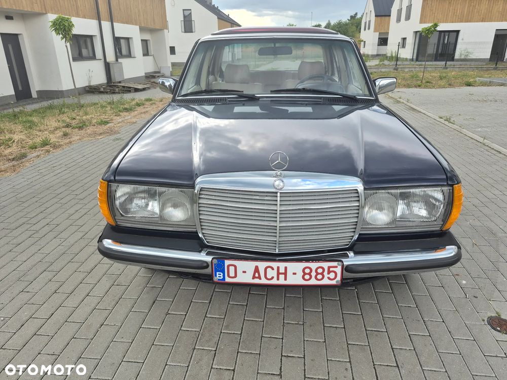 Mercedes-Benz W123 - 1