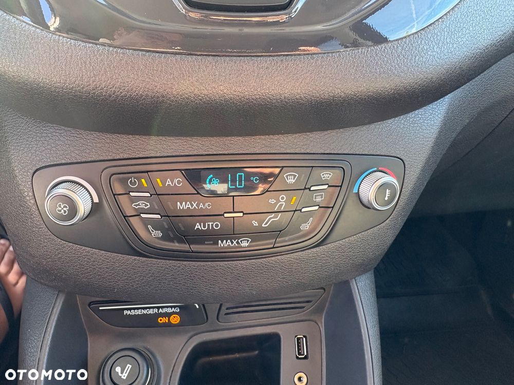 Ford Tourneo Courier 1.0 EcoBoost S&S Titanium - 27