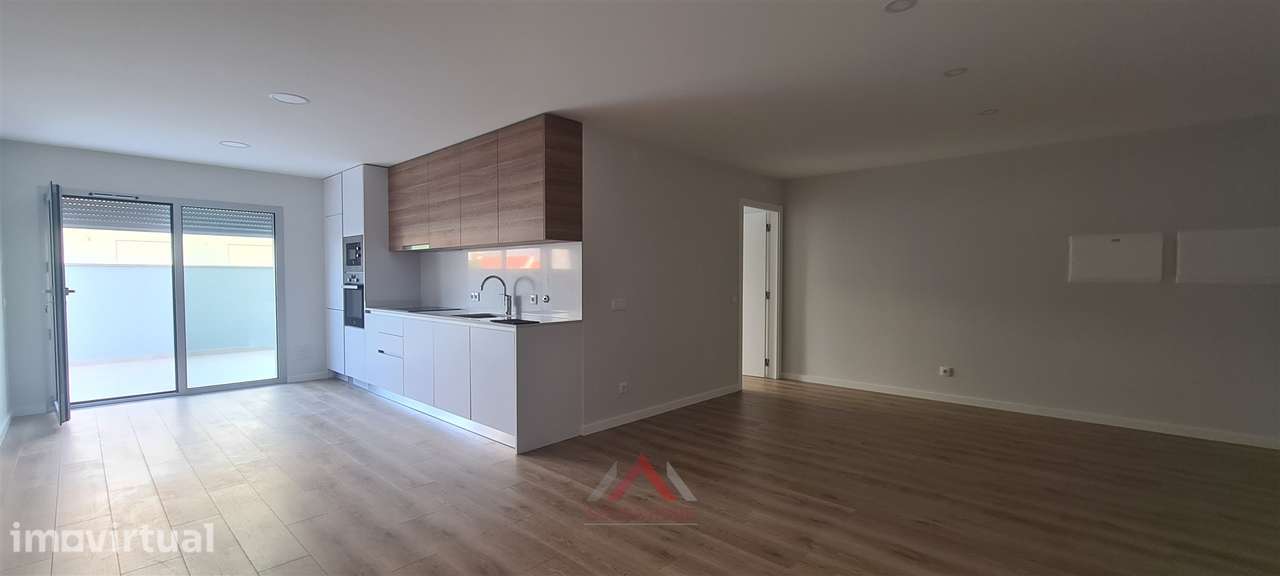 T2 Novo / Totalmente Equipado / Terraço / Garagem - Grande imagem: 4/23