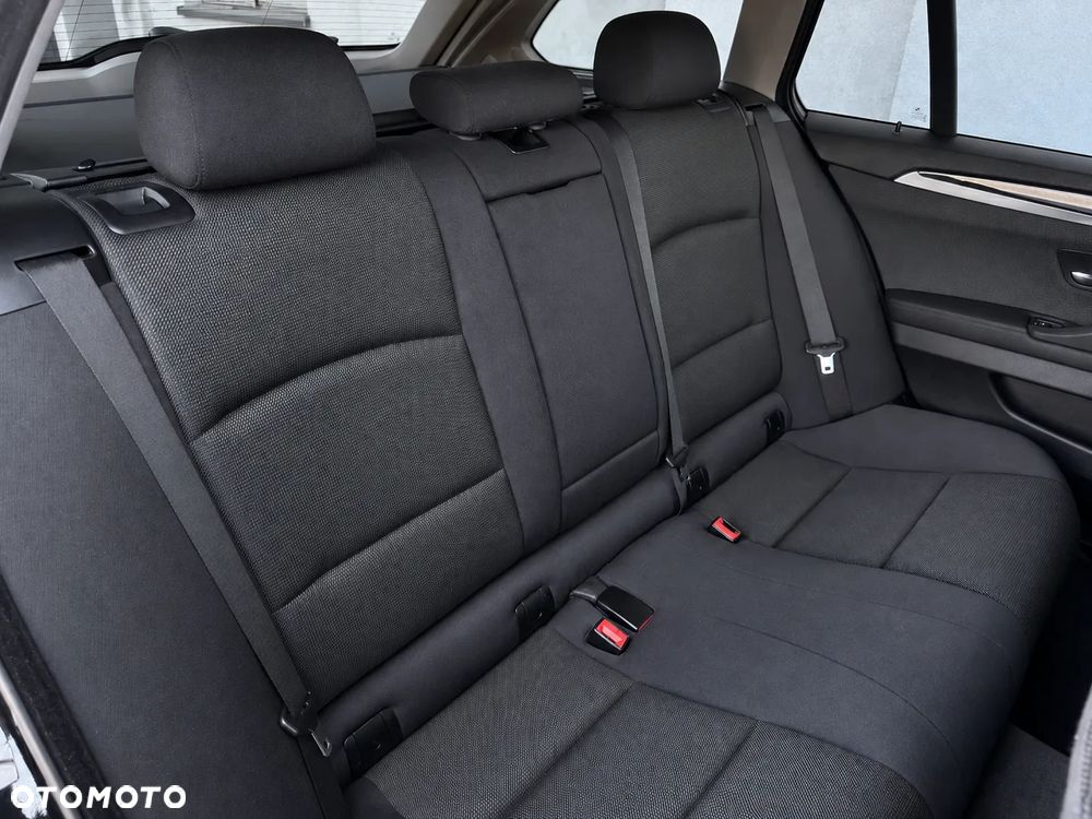 BMW Seria 5 525d xDrive - 29