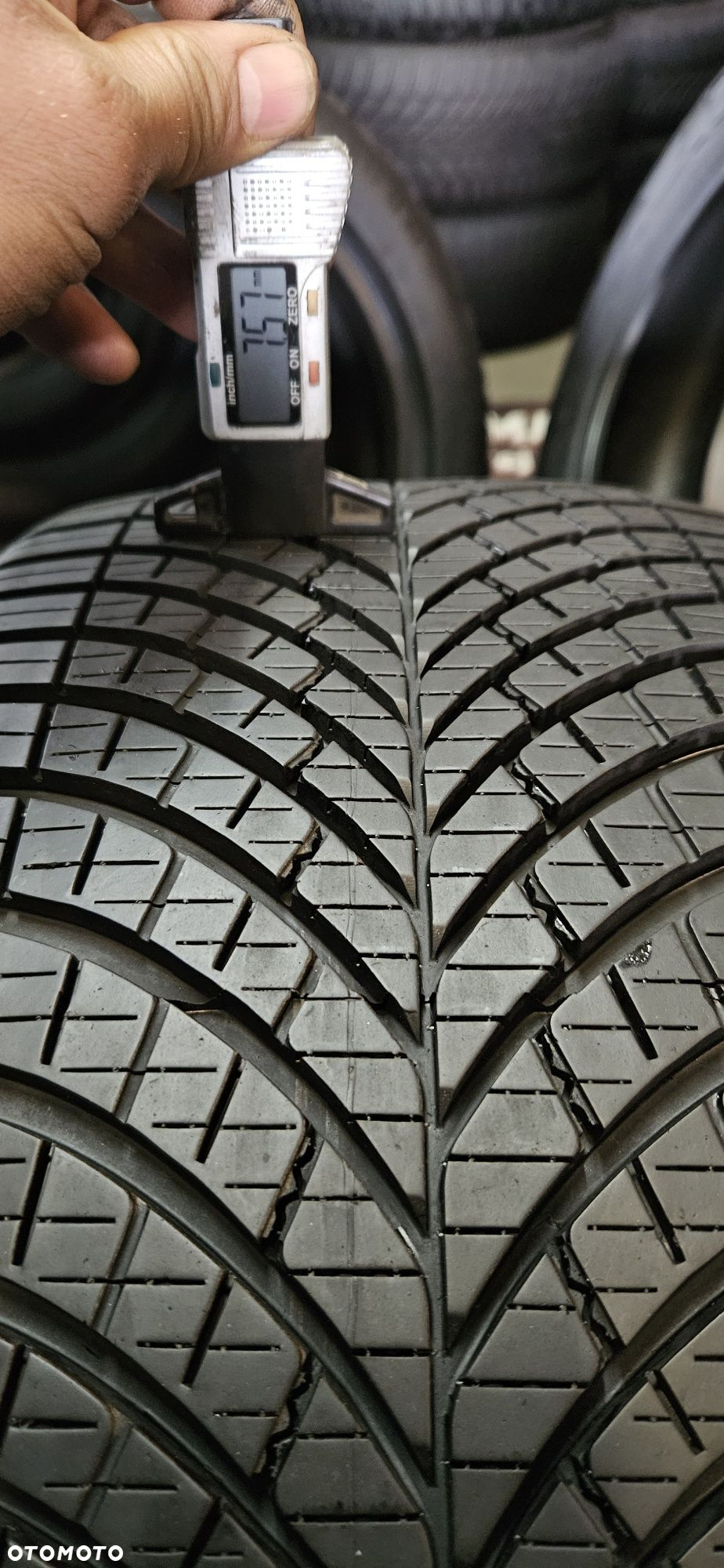 opony używane 245/40R18 Goodyear vector 4seasons Gen-3 - 4