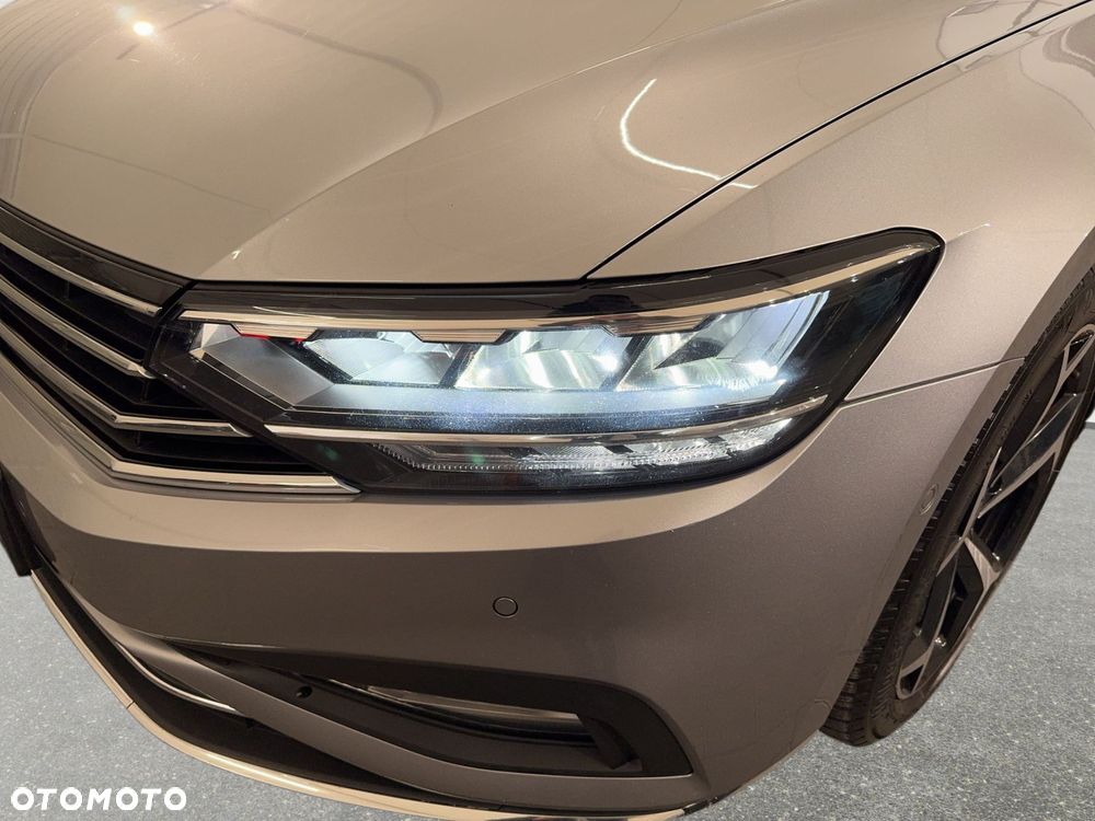 Volkswagen Passat - 10