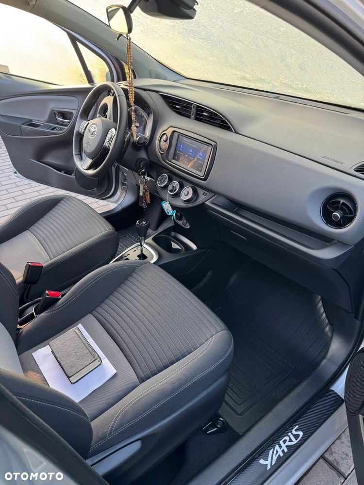 Toyota Yaris 1.5 Premium CVT - 11
