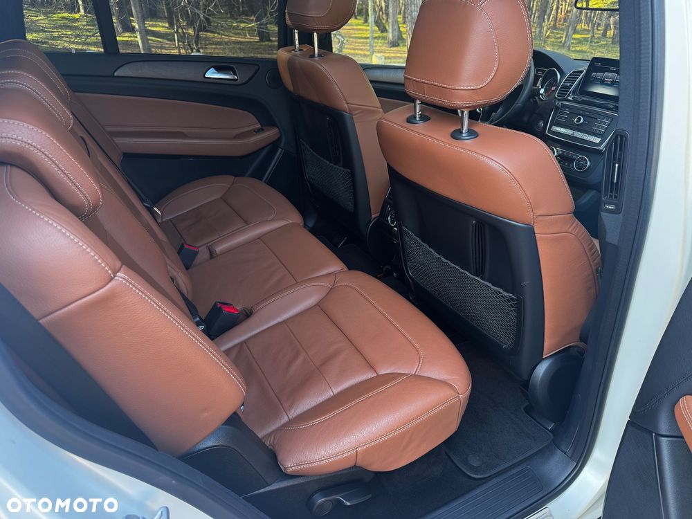 Mercedes-Benz GLS - 26