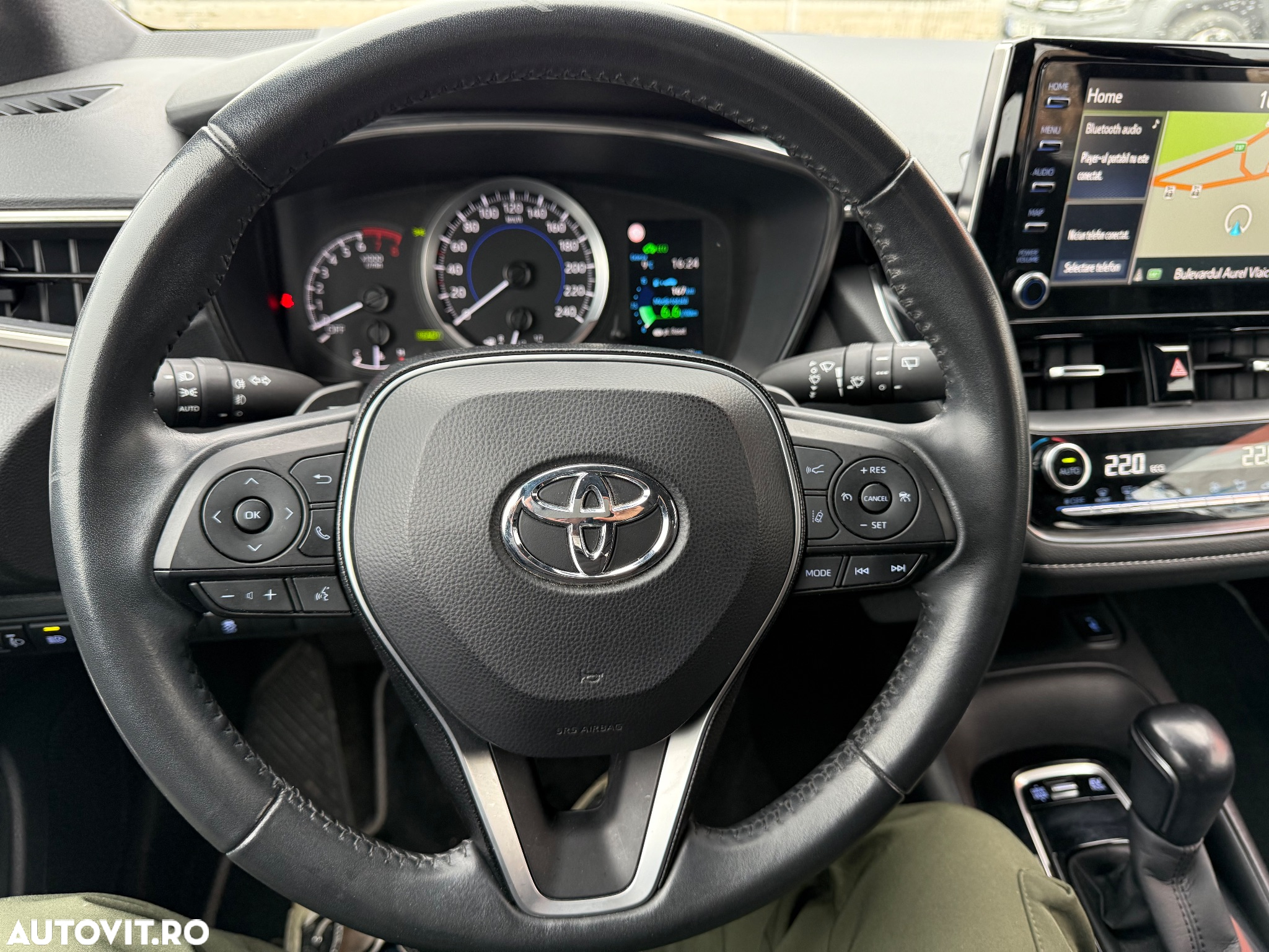 Toyota Corolla 2.0 Hybrid Lounge - 12