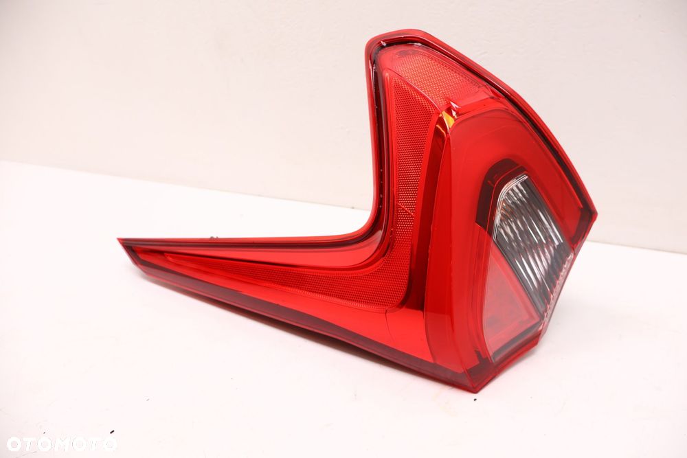 MITSUBISHI ECLIPSE CROSS LAMPA PRAWA TYŁ - 4