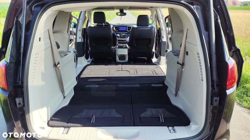 Chrysler Pacifica - 15