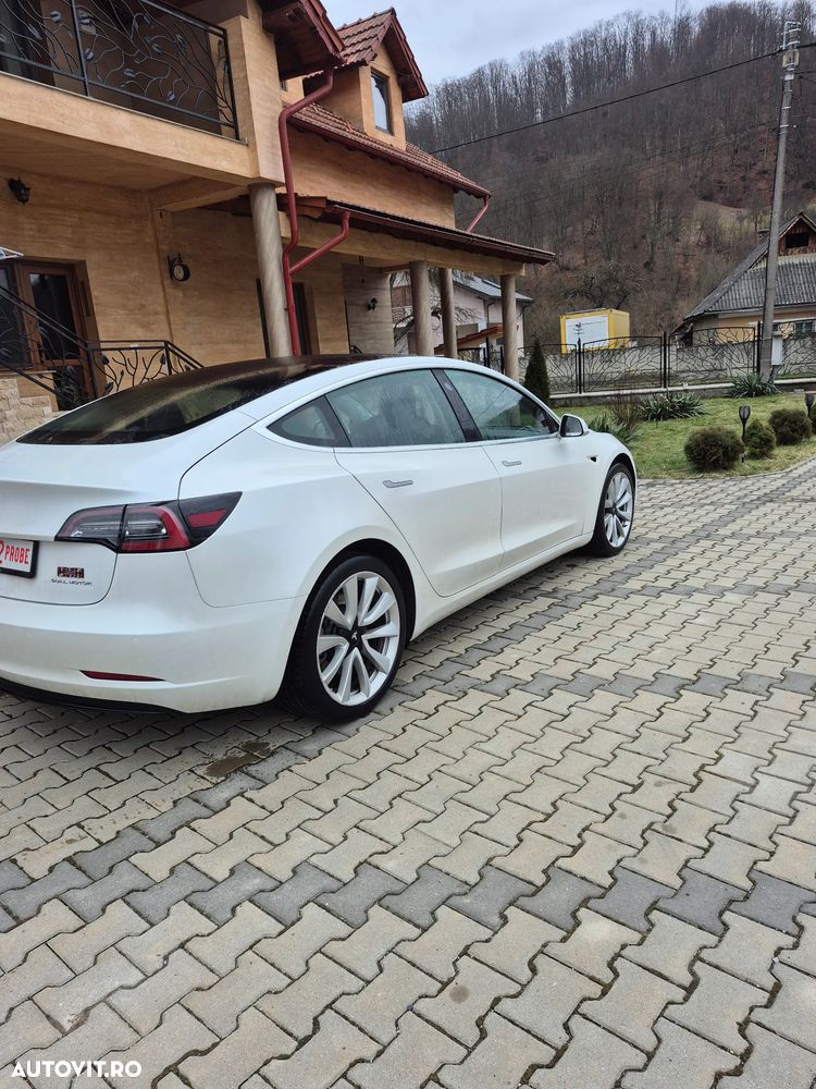 Tesla Model 3 - 4