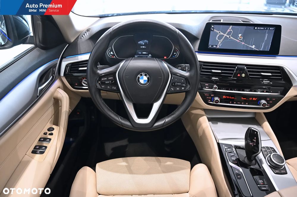 BMW Seria 5 518d - 12