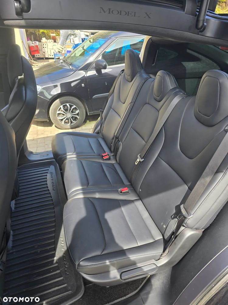 Tesla Model X - 16