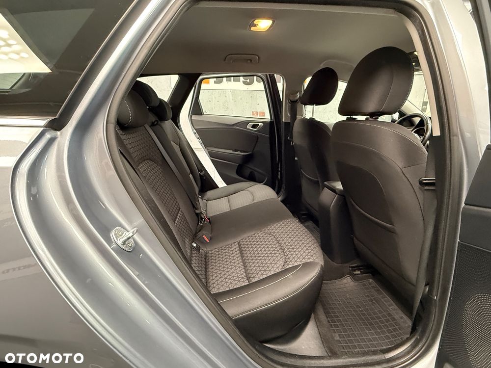 Kia Ceed - 8
