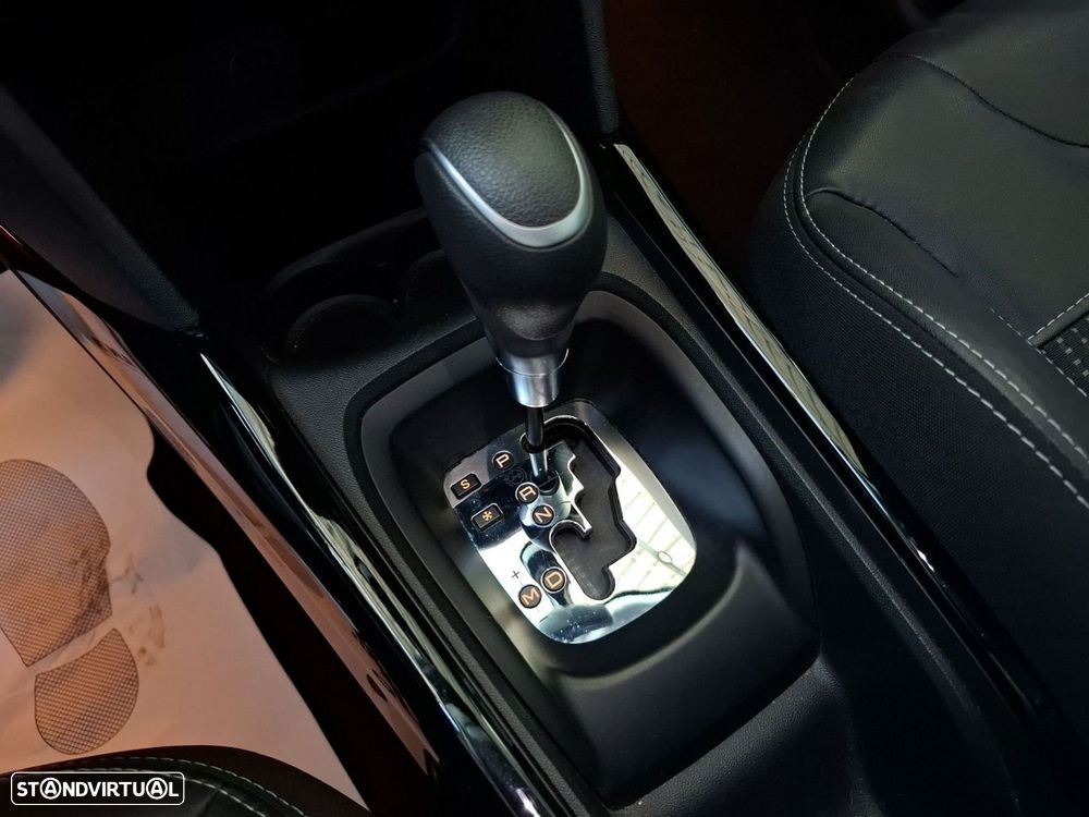 Peugeot 2008 1.2 PureTech Allure EAT6 - 14