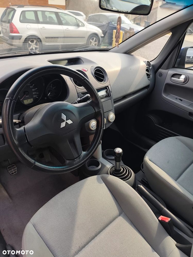 Mitsubishi Colt - 10