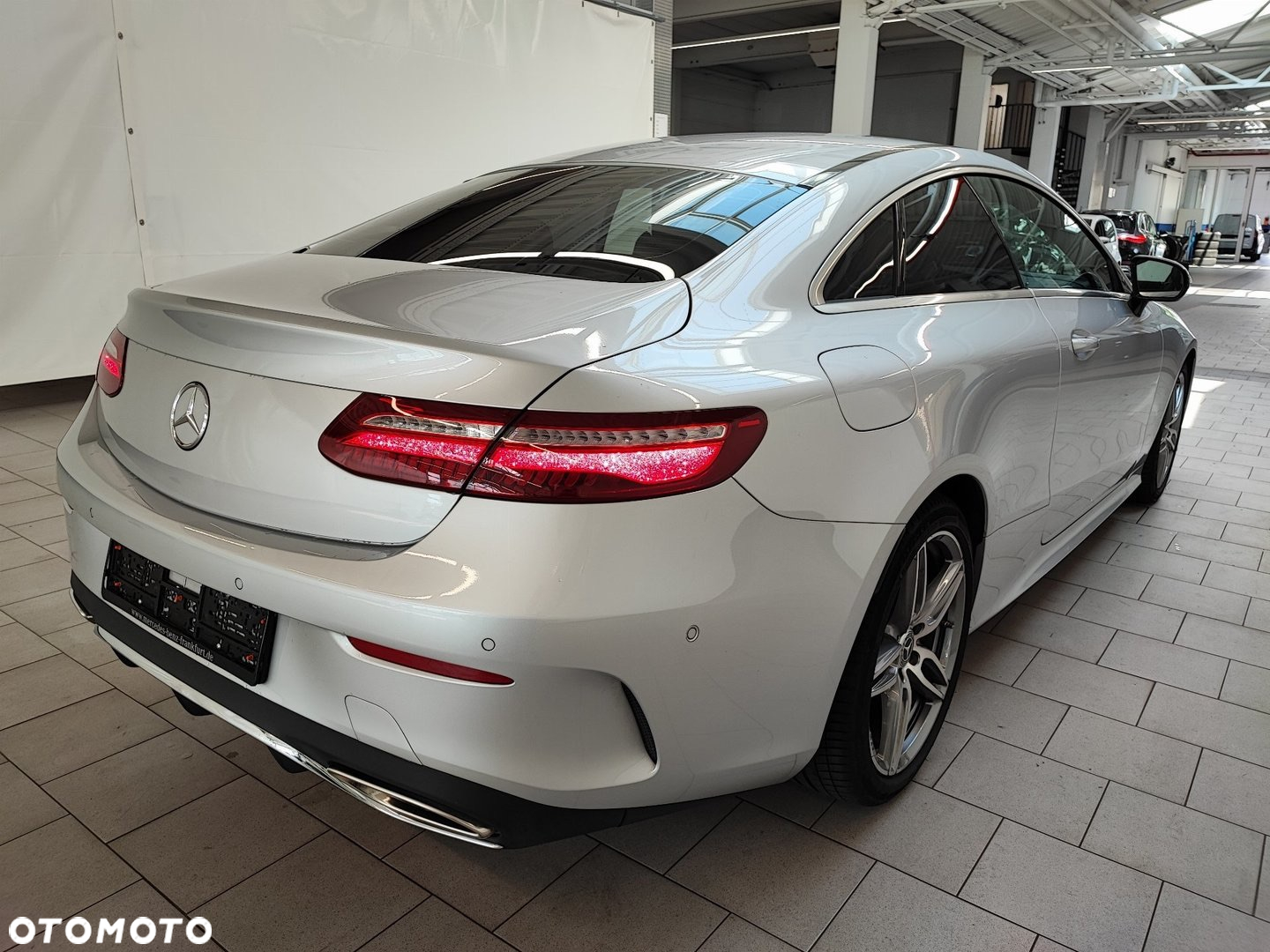 Mercedes-Benz Klasa E 200 4Matic Coupe 9G-TRONIC AMG Line - 4