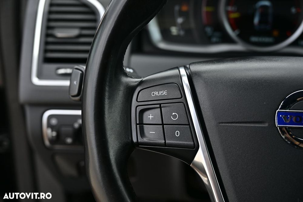Volvo XC 60 D5 AWD Geartronic Ocean Race - 29