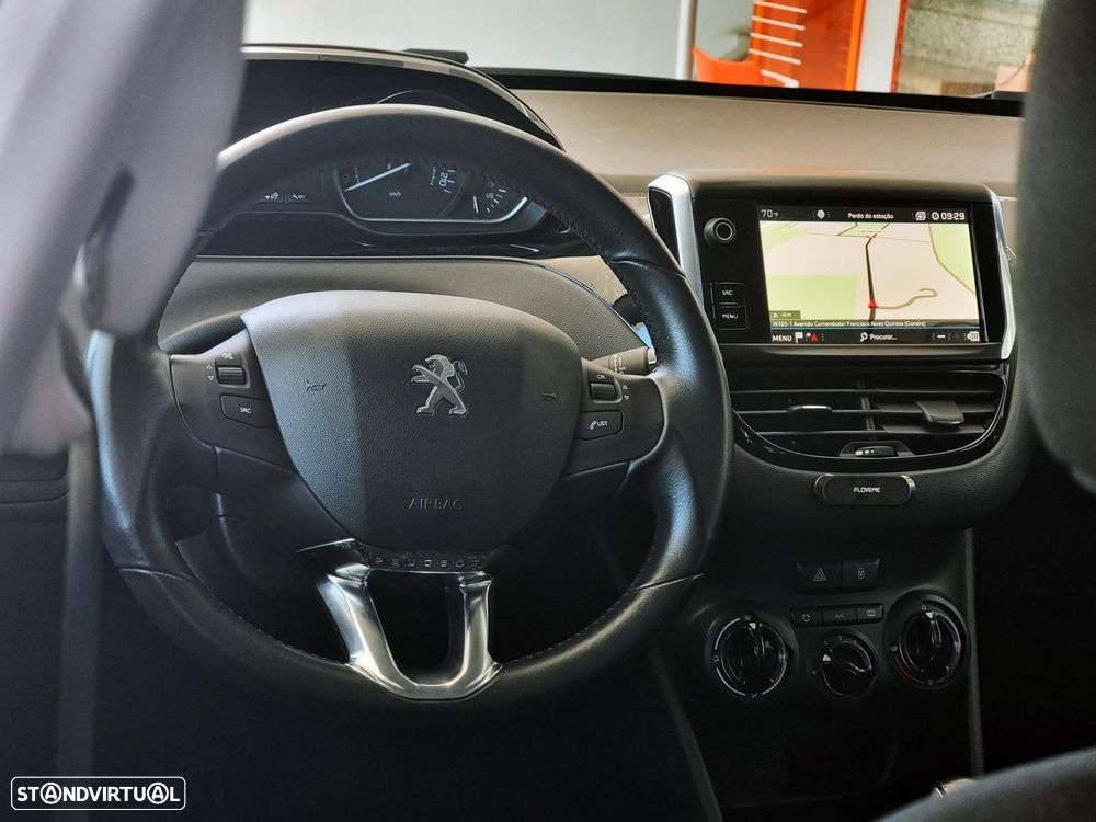 Peugeot 208 1.2 PureTech Signature - 12