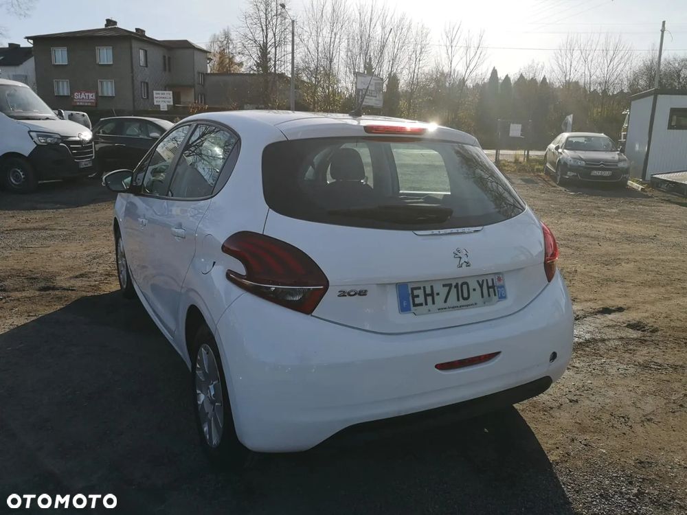 Peugeot 208 - 18