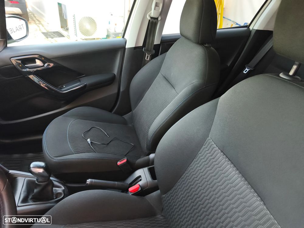 Peugeot 208 1.2 PureTech Signature - 20