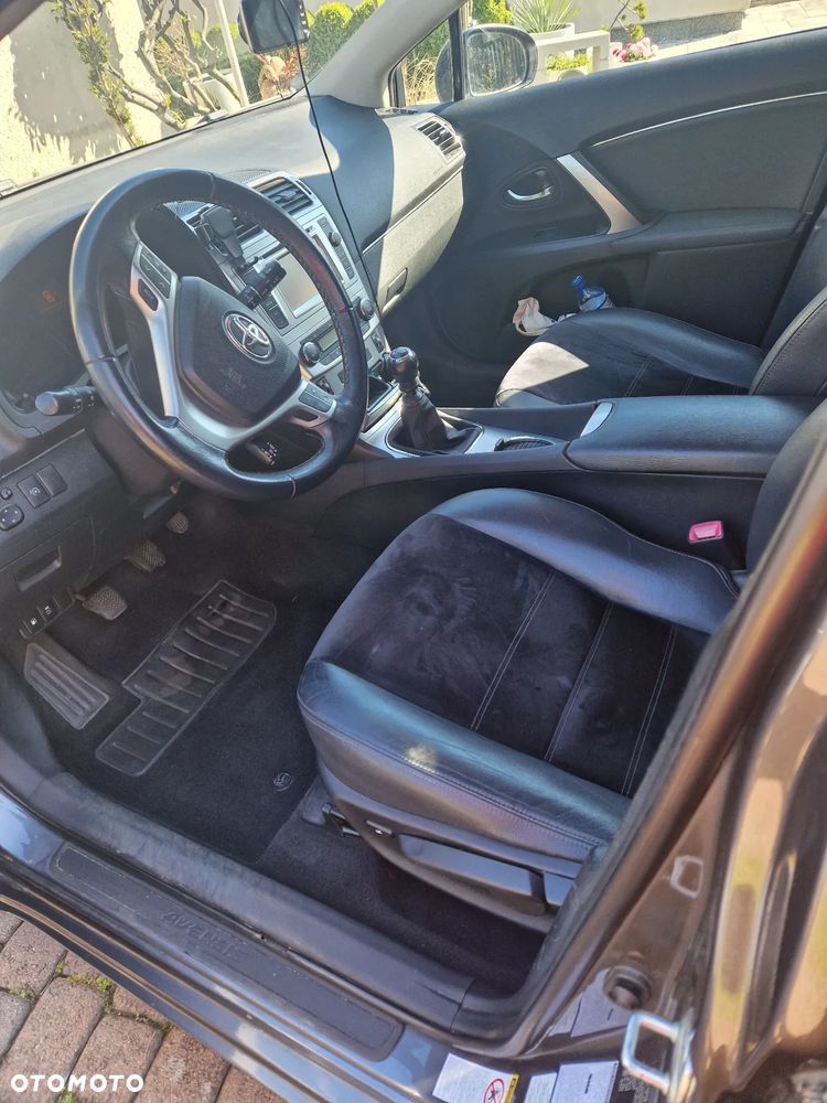 Toyota Avensis 2.0 D-4D Premium - 14