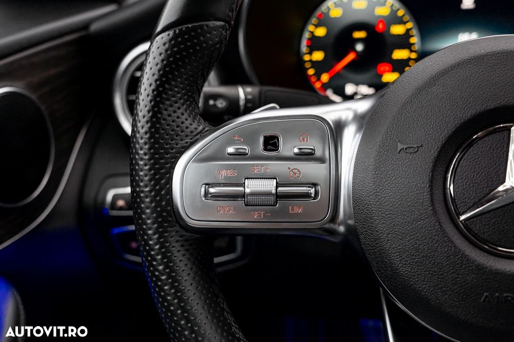 Mercedes-Benz C 300 4MATIC Aut. - 31